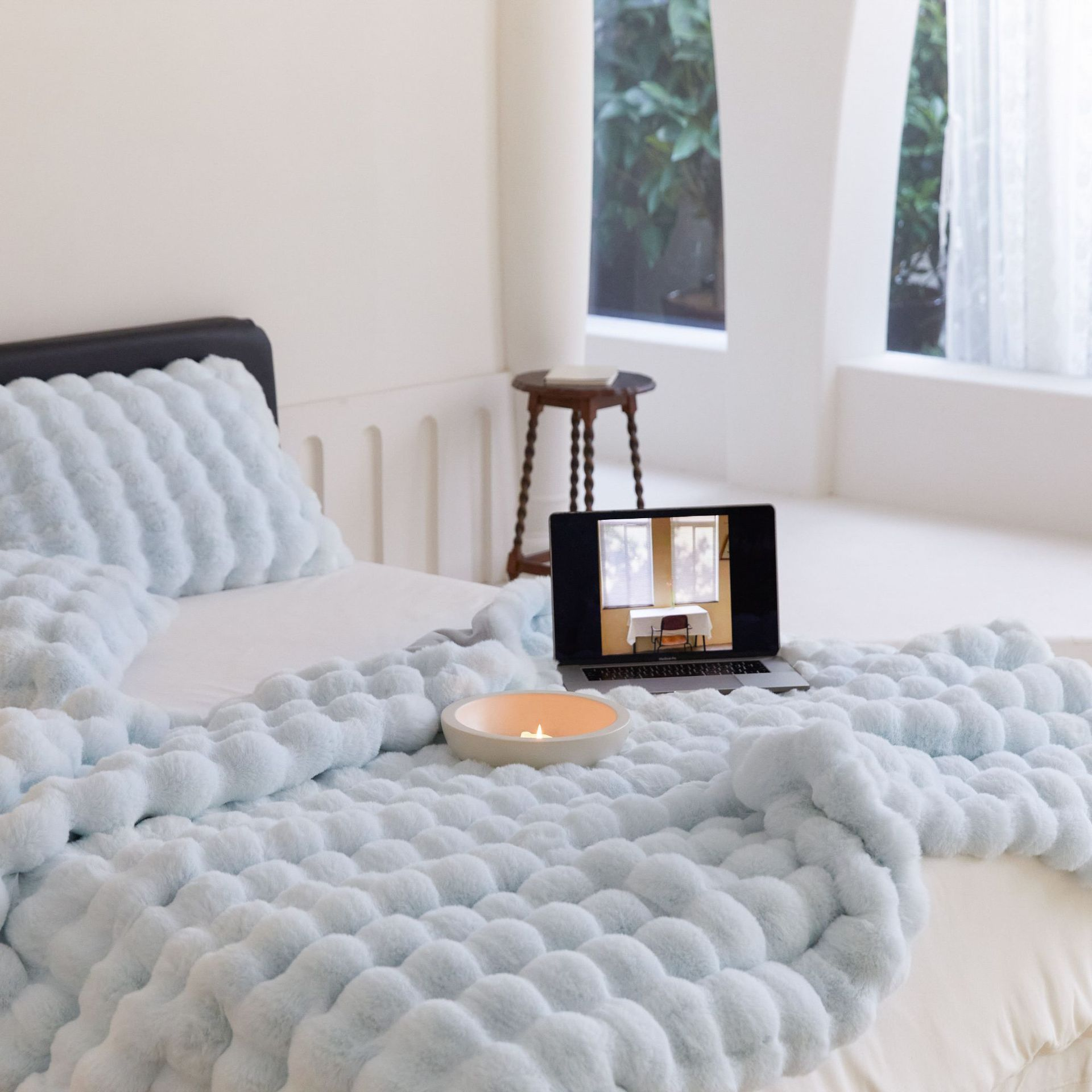 Velvet and Fleece Winter Cuddle Blanket