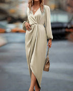 Kim | Chic V-Neck Dress with Lantern Sleeves