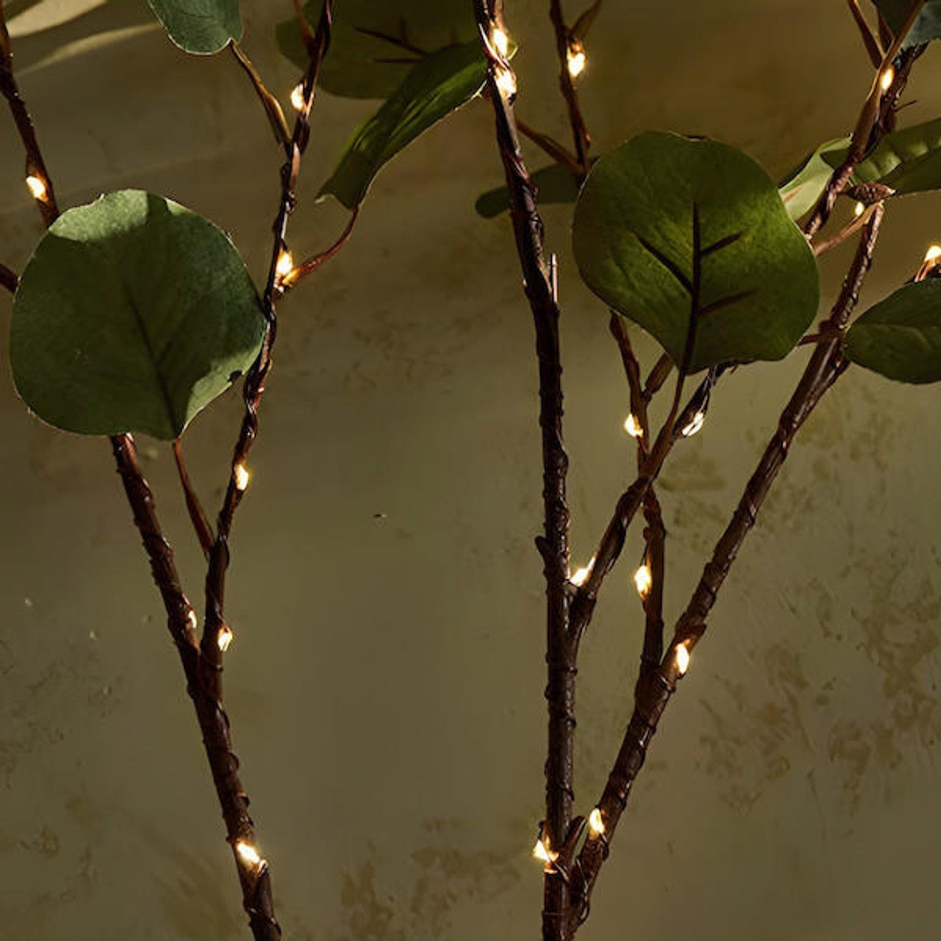 GlowBranch - Enchanting LED Branch for a Dreamy Atmosphere