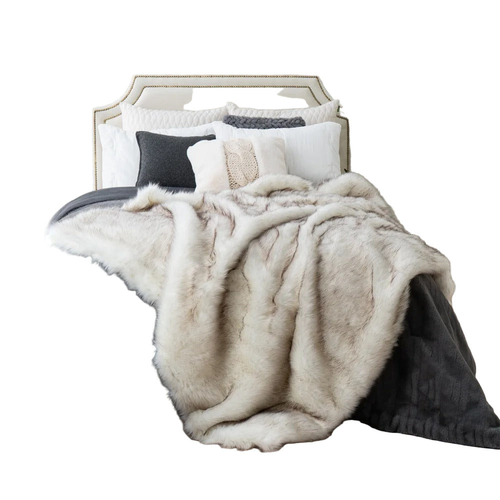 Cozy Winter Comfort Blanket with Luxurious Fur Design