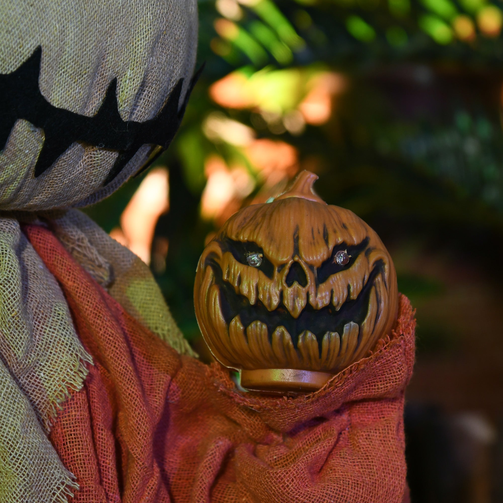 Animated Halloween Scarecrow with LED Lights — Creepy Garden Decoration (80 cm)