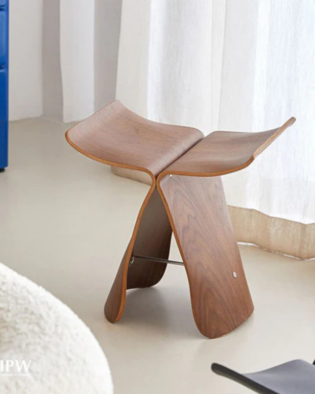 Elegant Butterfly Side Table with Distinctive Design for Sophisticated Spaces