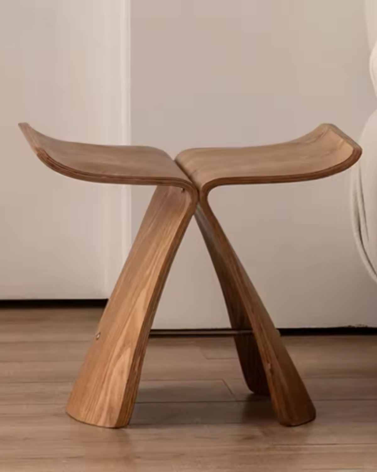 Elegant Butterfly Side Table with Distinctive Design for Sophisticated Spaces