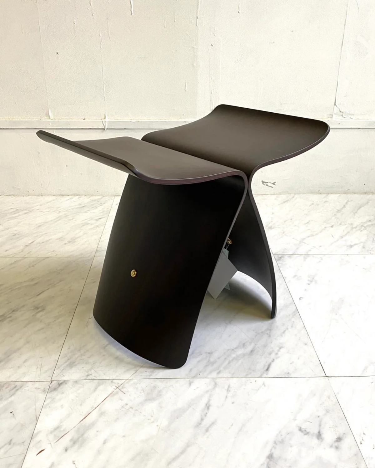 Elegant Butterfly Side Table with Distinctive Design for Sophisticated Spaces
