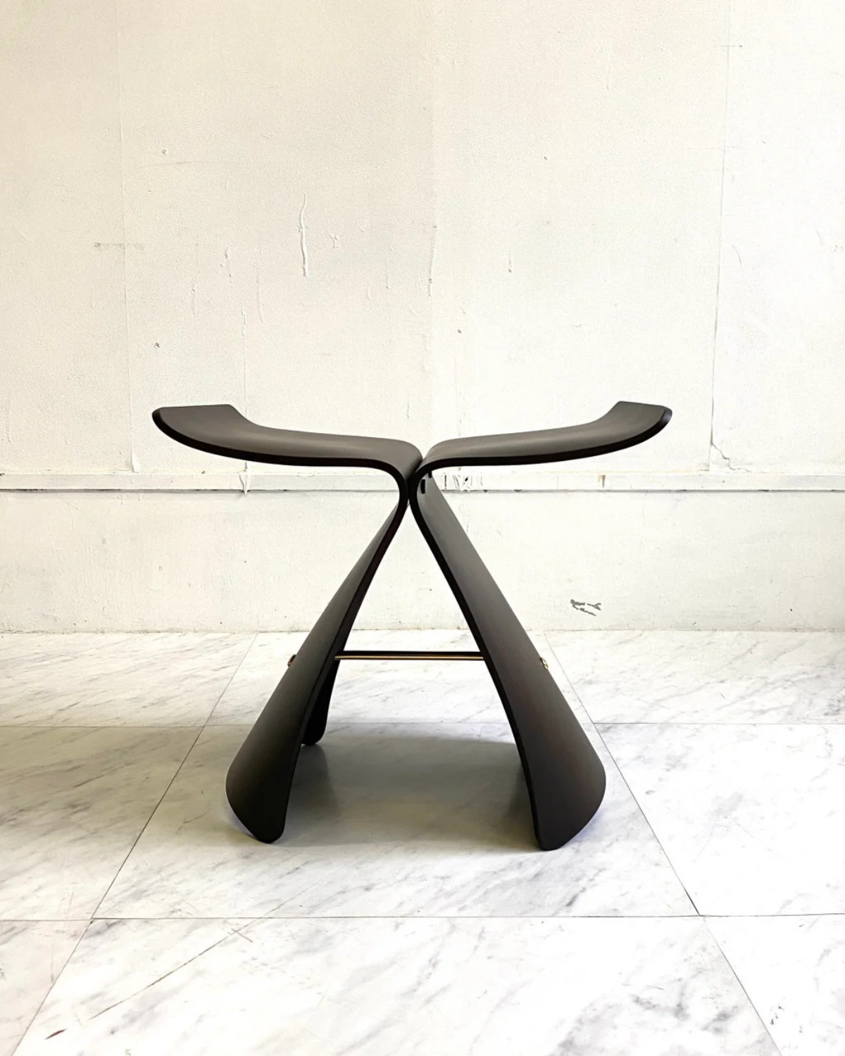 Elegant Butterfly Side Table with Distinctive Design for Sophisticated Spaces