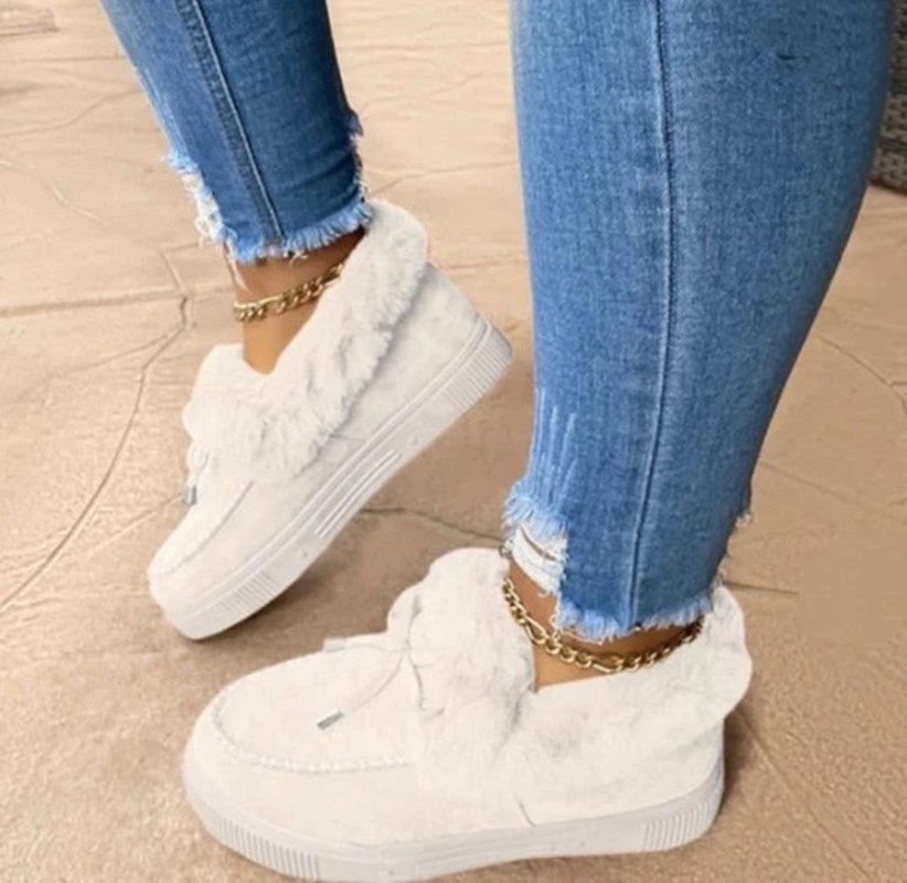 Snuggs – Comfy Fur-Lined Slippers to Keep You Warm All Winter